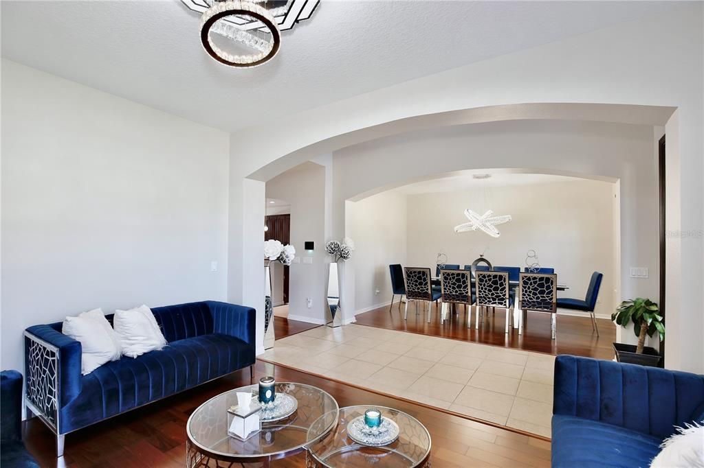 En Venta: $969,000 (6 camas, 4 baños, 4214 Pies cuadrados)