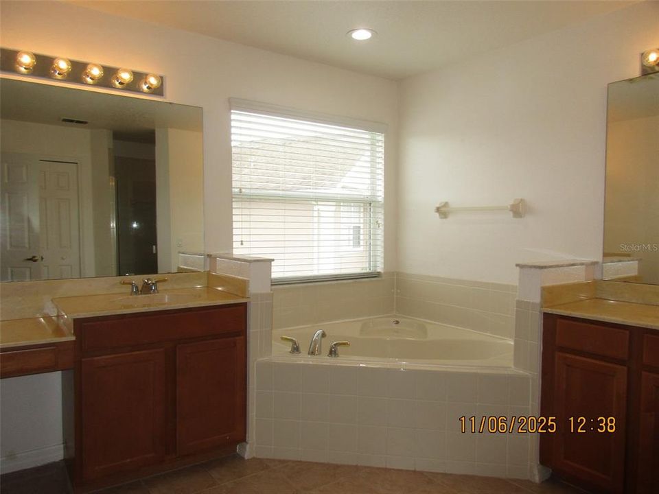 出租: $2,700 (5 贝兹, 3 浴室, 3440 平方英尺)