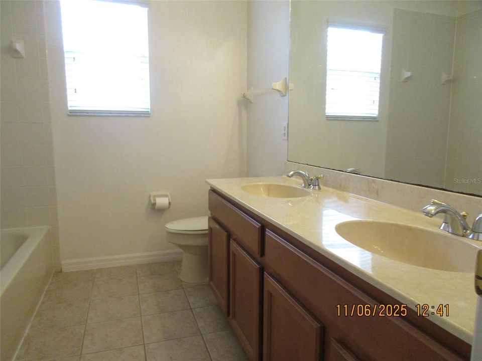 出租: $2,700 (5 贝兹, 3 浴室, 3440 平方英尺)