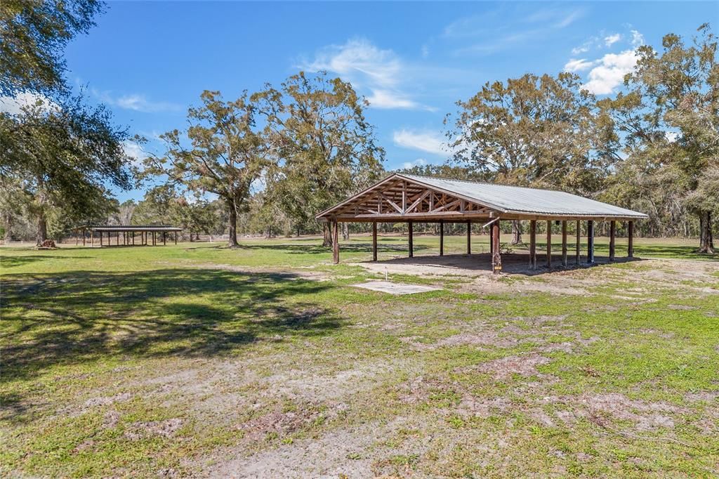 На продажу: $325,000 (9.48 acres)