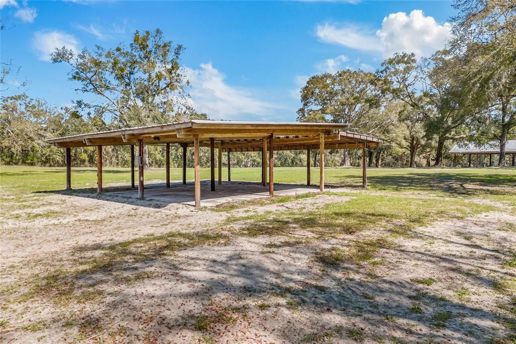 На продажу: $325,000 (9.48 acres)