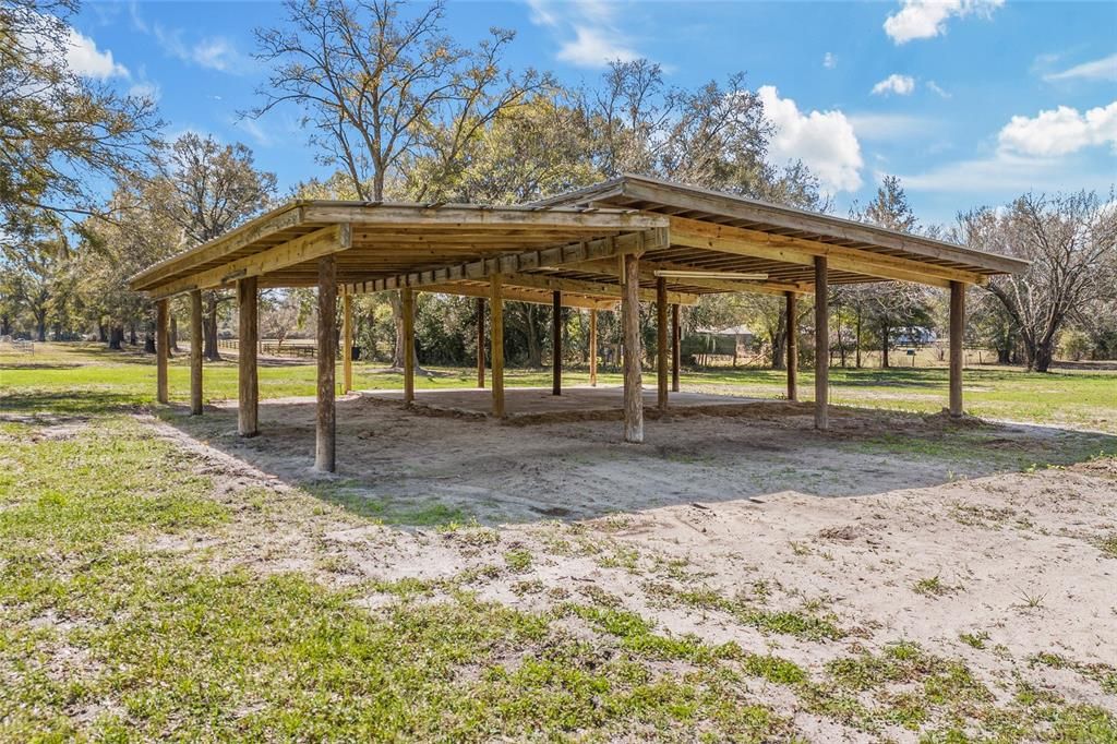 На продажу: $325,000 (9.48 acres)