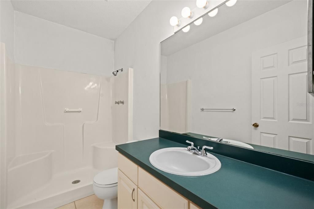 合同活跃: $214,999 (2 贝兹, 2 浴室, 1051 平方英尺)