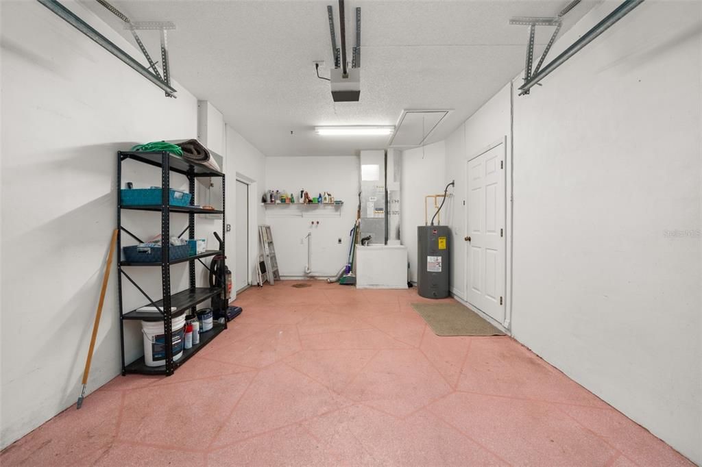 合同活跃: $214,999 (2 贝兹, 2 浴室, 1051 平方英尺)