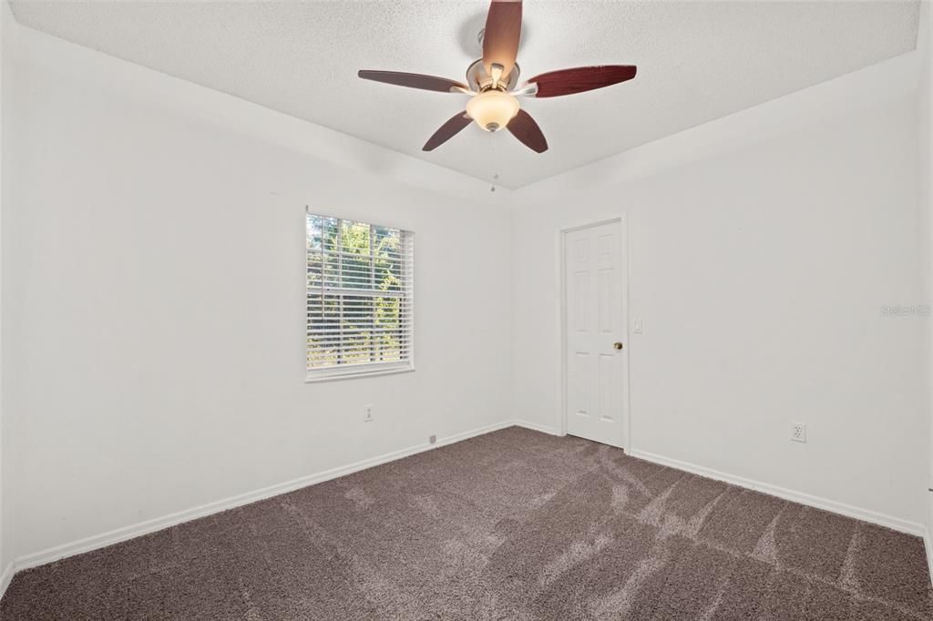 合同活跃: $214,999 (2 贝兹, 2 浴室, 1051 平方英尺)