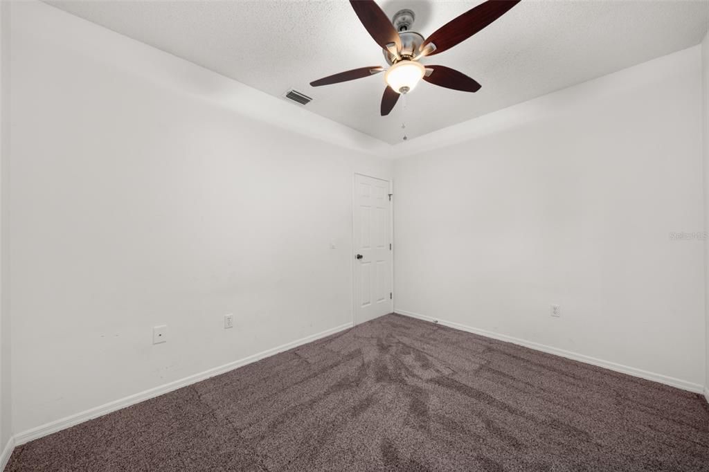 合同活跃: $214,999 (2 贝兹, 2 浴室, 1051 平方英尺)