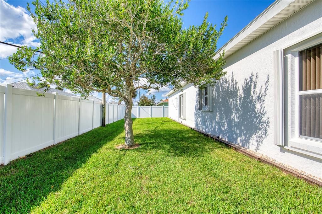 Active With Contract: $449,000 (3 beds, 2 baths, 1716 Square Feet)