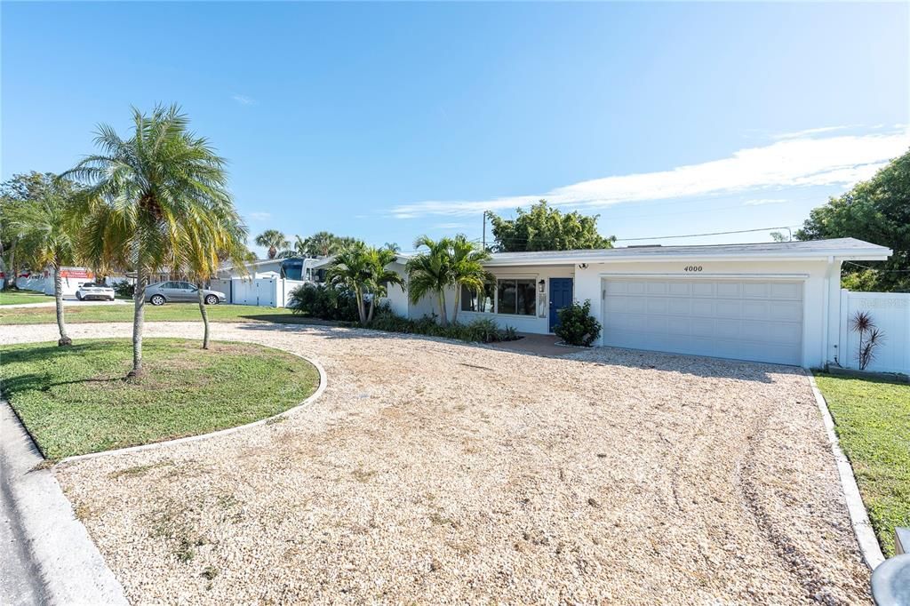 For Rent: $3,800 (4 beds, 2 baths, 2263 Square Feet)