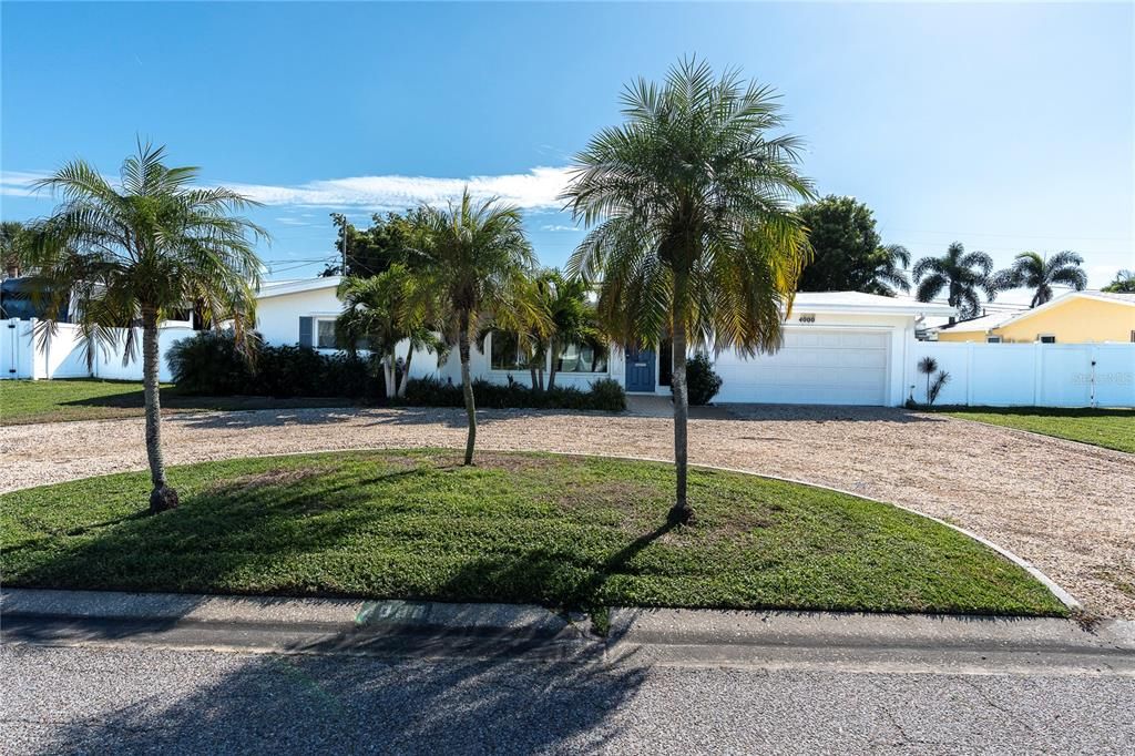 For Rent: $3,800 (4 beds, 2 baths, 2263 Square Feet)