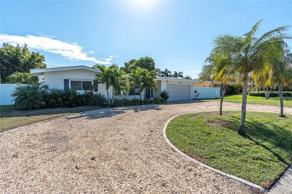 For Rent: $3,800 (4 beds, 2 baths, 2263 Square Feet)