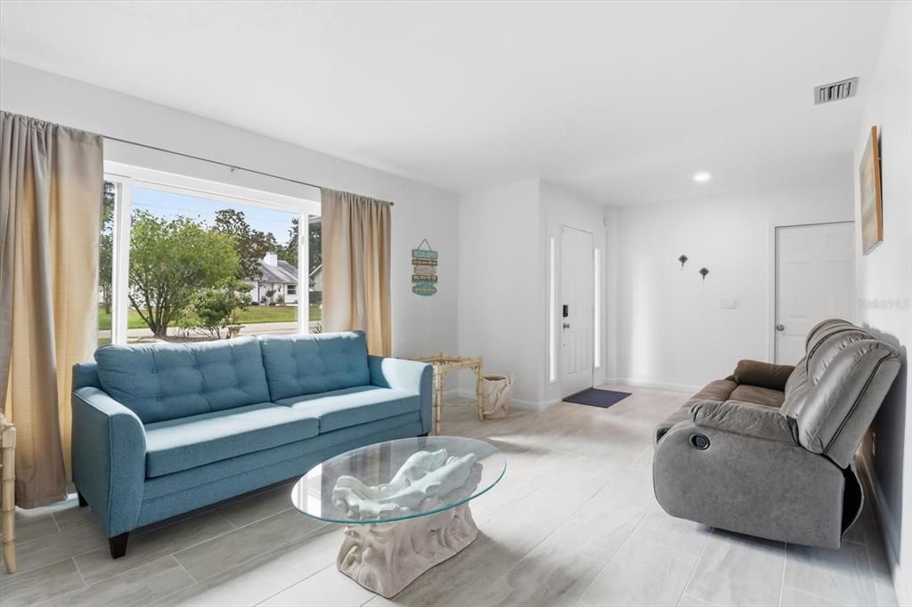 待售: $600,000 (3 贝兹, 2 浴室, 1664 平方英尺)