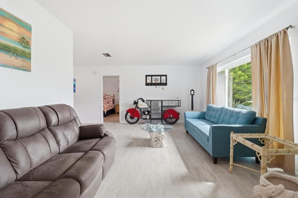 待售: $600,000 (3 贝兹, 2 浴室, 1664 平方英尺)