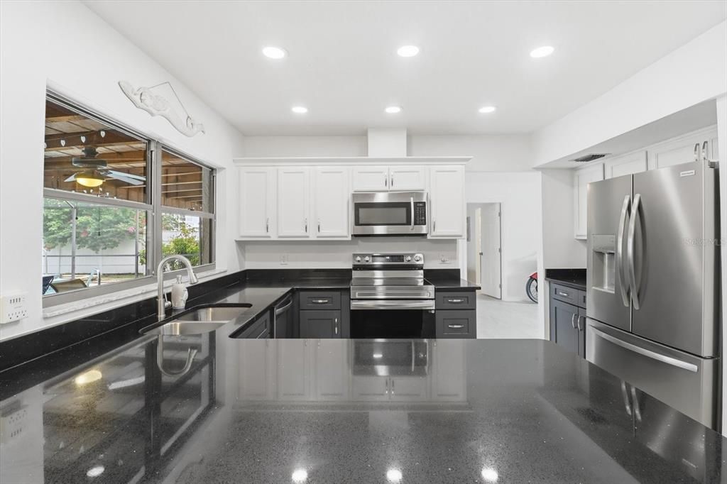 待售: $600,000 (3 贝兹, 2 浴室, 1664 平方英尺)