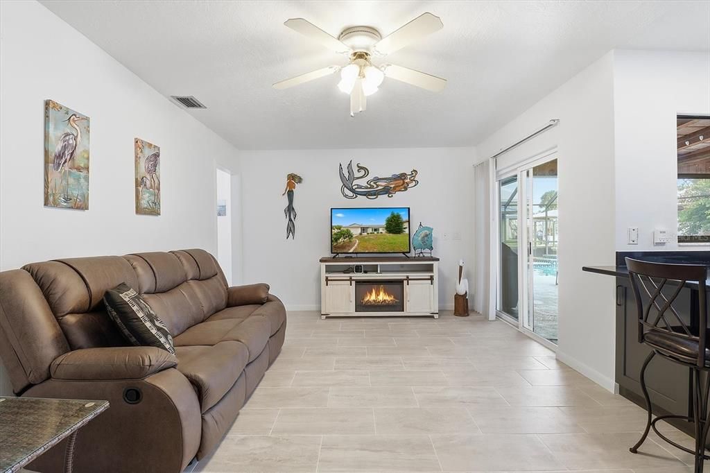 待售: $600,000 (3 贝兹, 2 浴室, 1664 平方英尺)