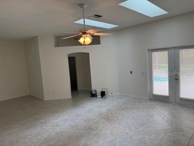 На продажу: $500,000 (3 спален, 2 ванн, 1836 Квадратных фут)