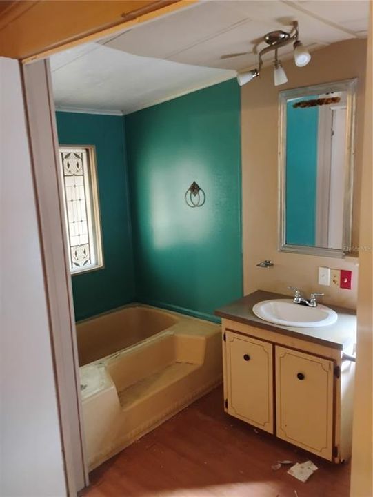 待售: $94,400 (2 贝兹, 2 浴室, 876 平方英尺)