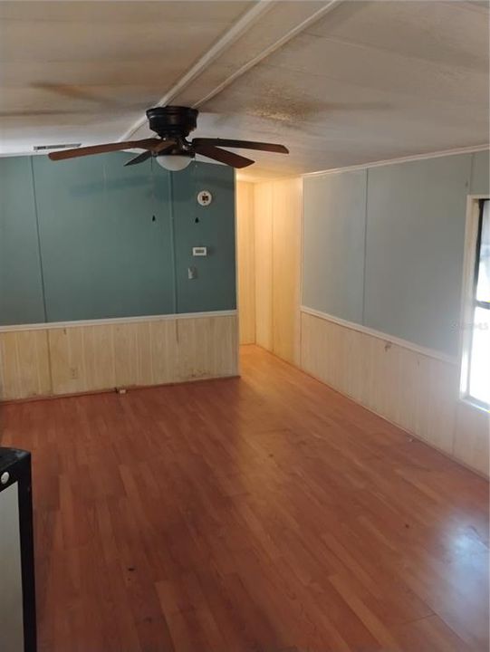 待售: $94,400 (2 贝兹, 2 浴室, 876 平方英尺)