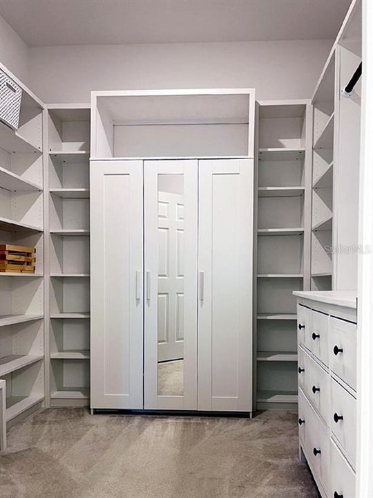 Activo con contrato: $4,200 (4 camas, 3 baños, 2072 Pies cuadrados)