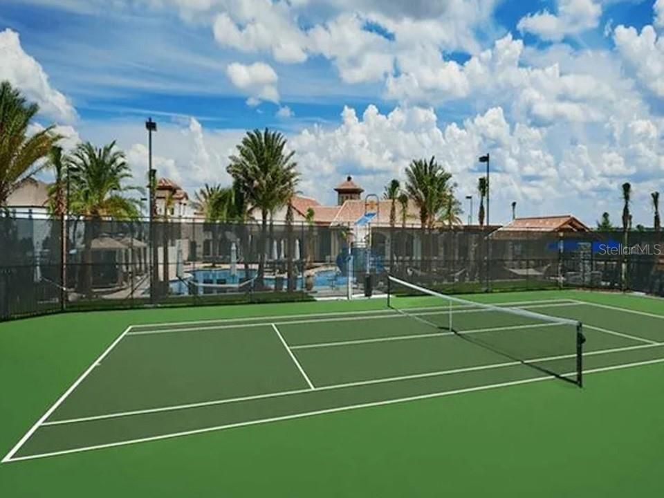 Activo con contrato: $4,200 (4 camas, 3 baños, 2072 Pies cuadrados)