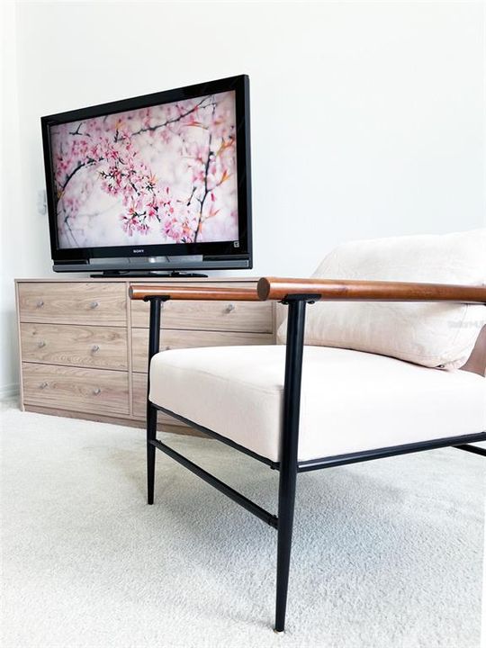 Activo con contrato: $4,200 (4 camas, 3 baños, 2072 Pies cuadrados)