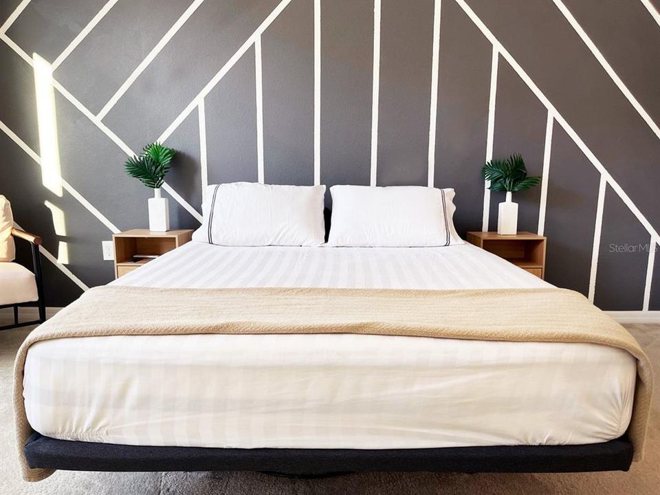 Activo con contrato: $4,200 (4 camas, 3 baños, 2072 Pies cuadrados)