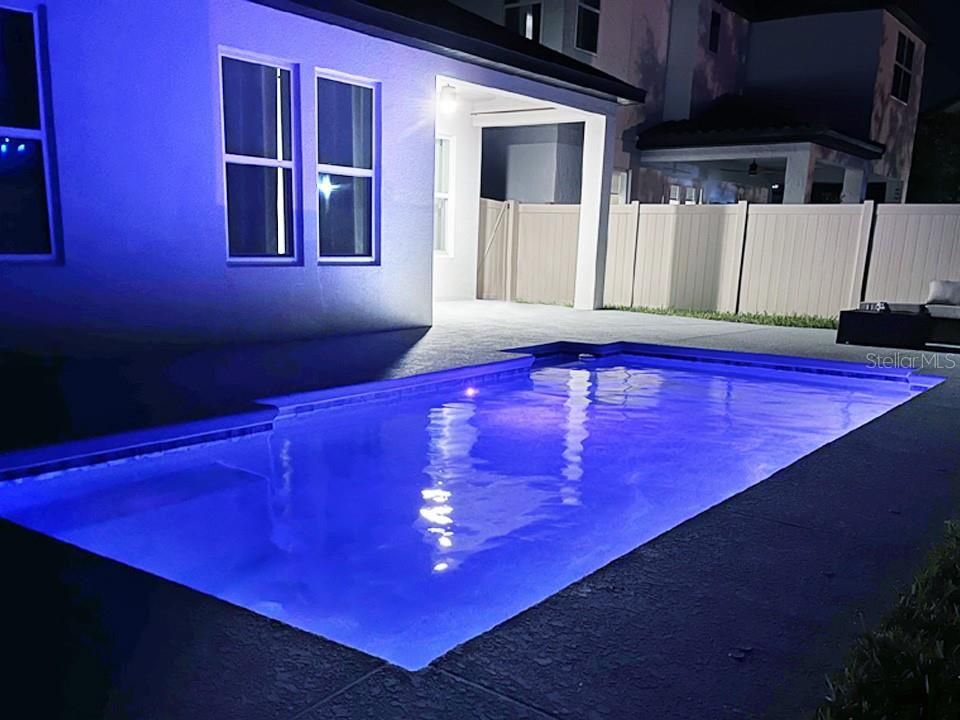 Activo con contrato: $4,200 (4 camas, 3 baños, 2072 Pies cuadrados)