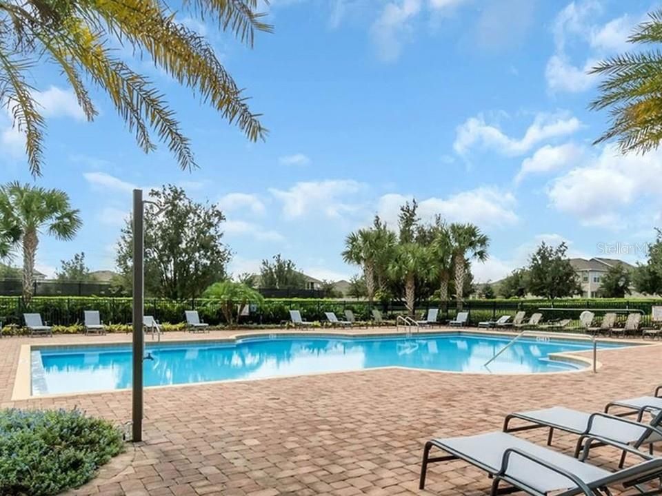 Activo con contrato: $4,200 (4 camas, 3 baños, 2072 Pies cuadrados)