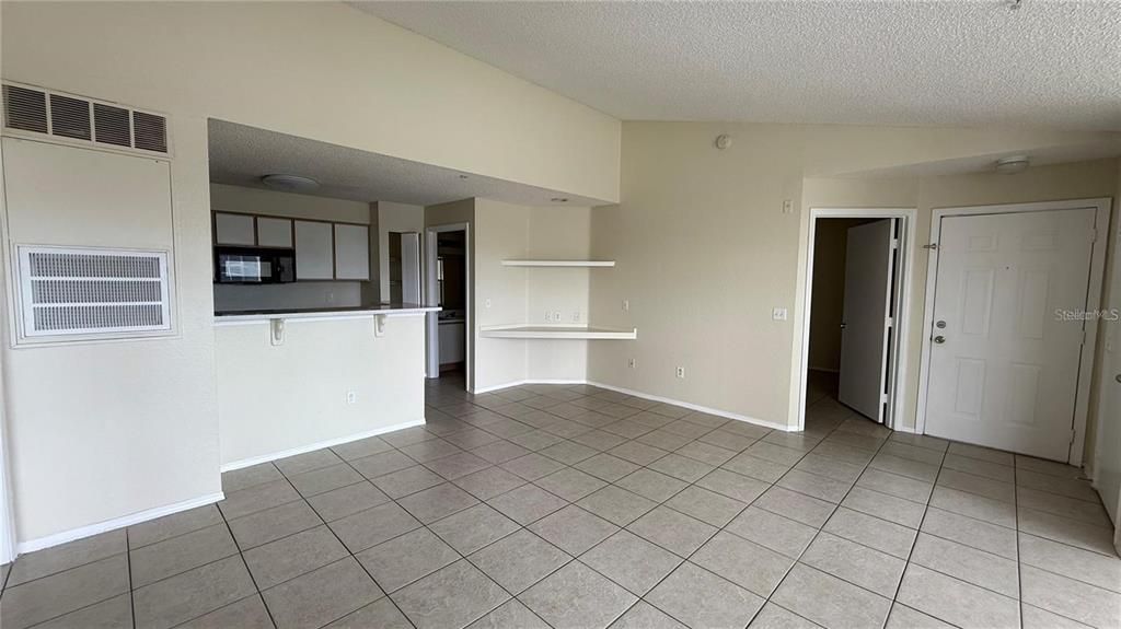 For Sale: $174,900 (2 beds, 2 baths, 1026 Square Feet)