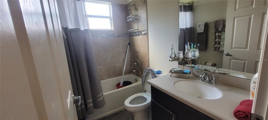 待售: $415,000 (4 贝兹, 3 浴室, 2471 平方英尺)