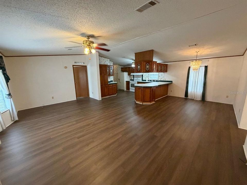 На продажу: $189,900 (3 спален, 2 ванн, 1389 Квадратных фут)