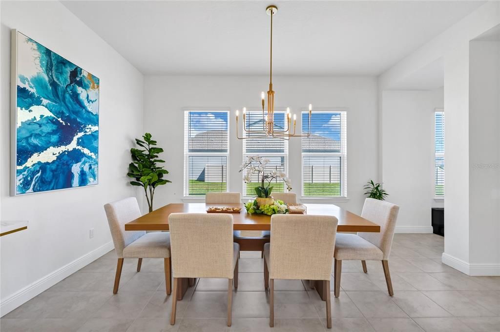 出租: $5,500 (5 贝兹, 4 浴室, 3743 平方英尺)