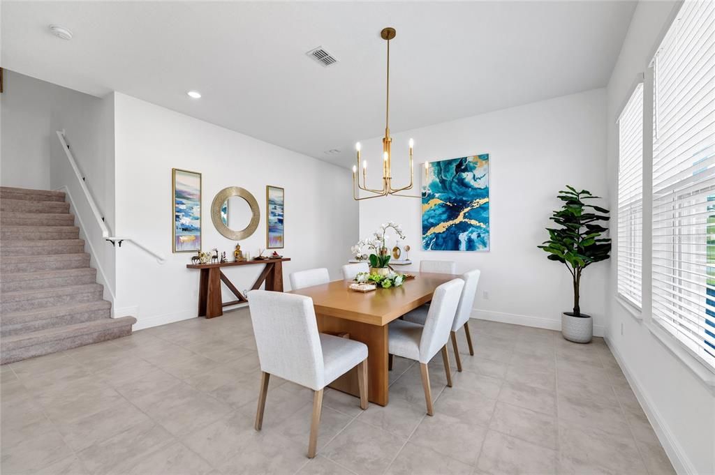 出租: $5,500 (5 贝兹, 4 浴室, 3743 平方英尺)