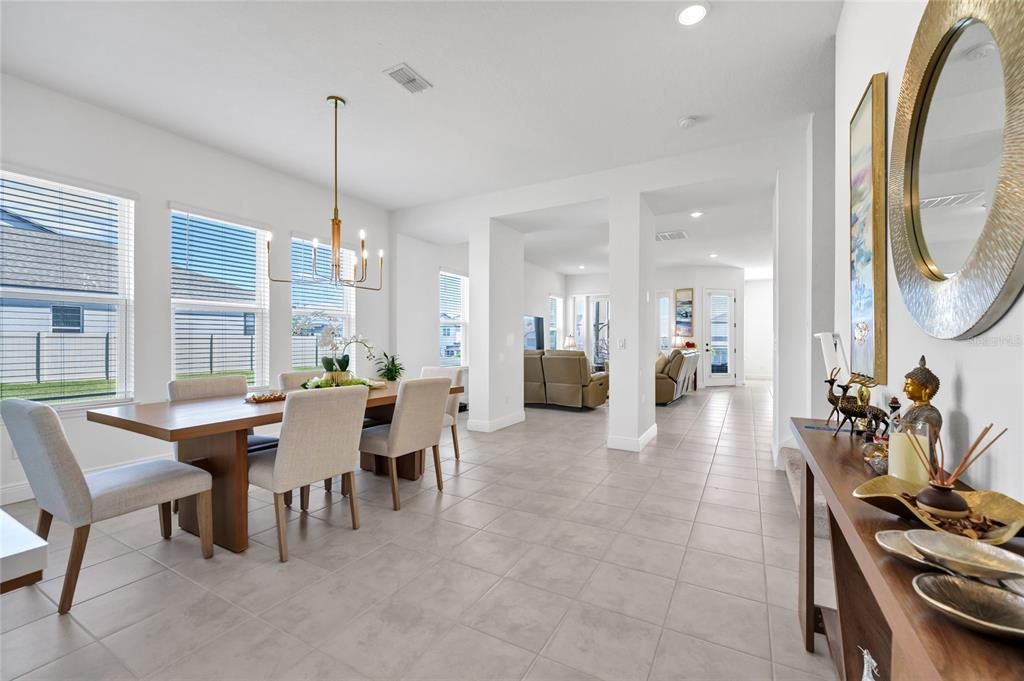 出租: $5,500 (5 贝兹, 4 浴室, 3743 平方英尺)