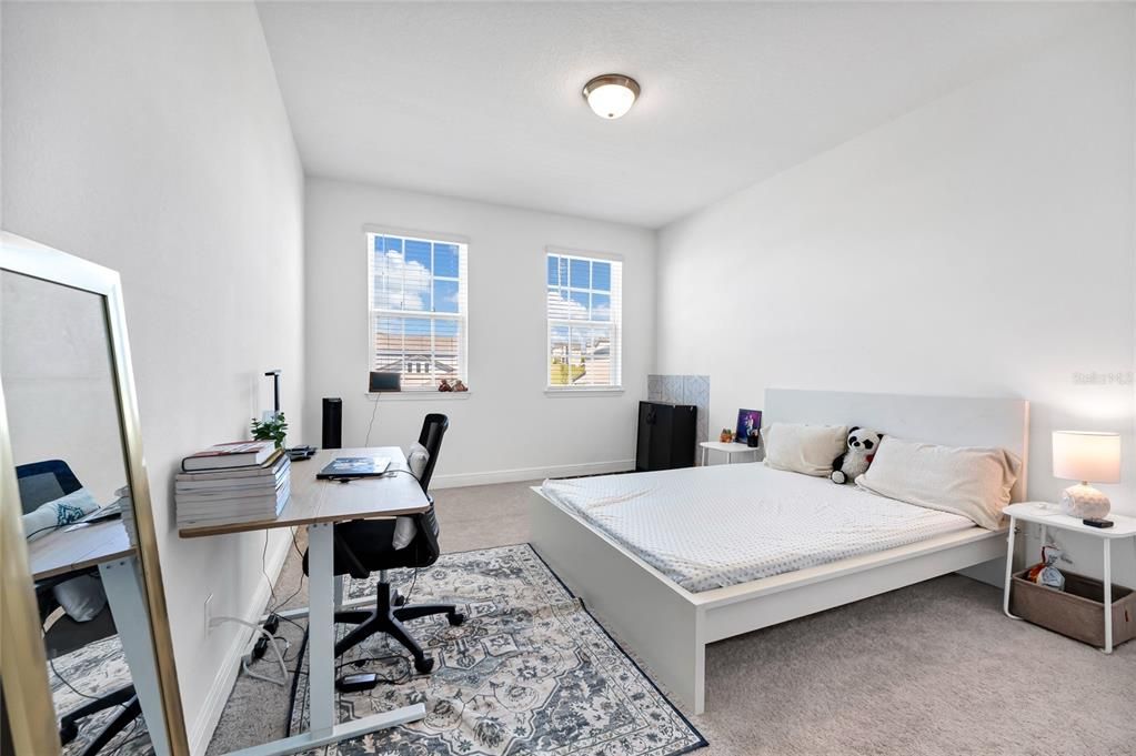 出租: $5,500 (5 贝兹, 4 浴室, 3743 平方英尺)