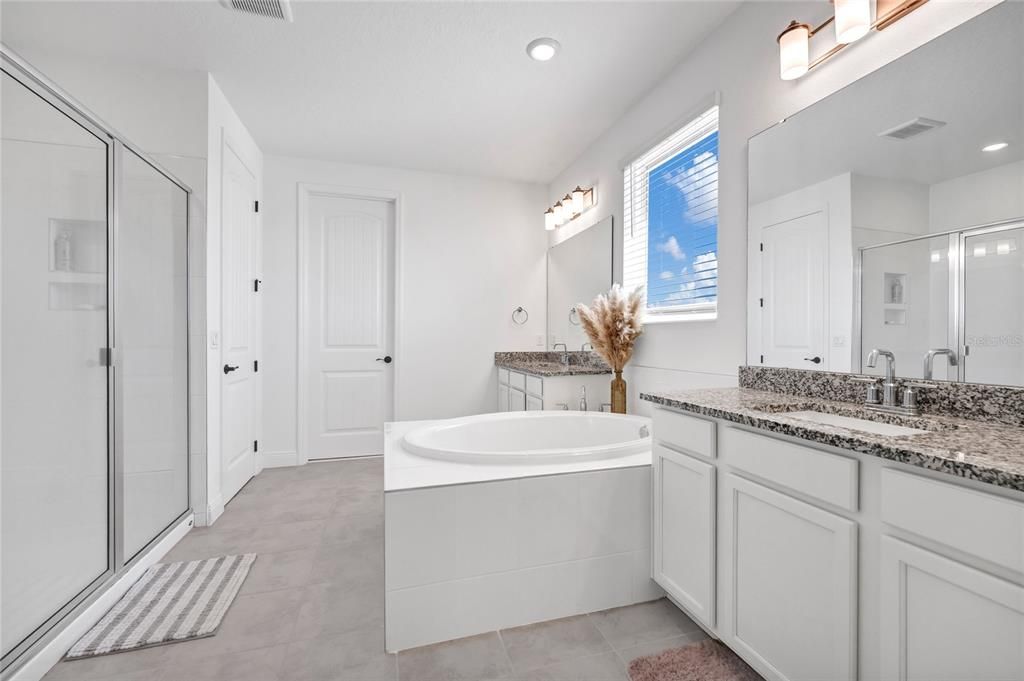 出租: $5,500 (5 贝兹, 4 浴室, 3743 平方英尺)