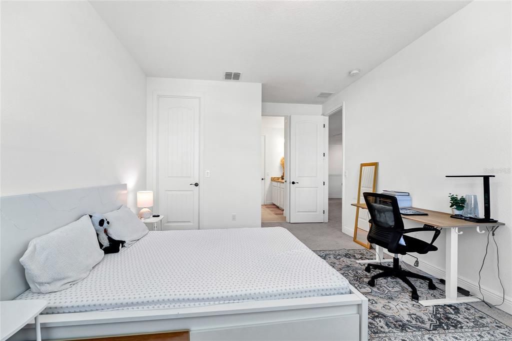 出租: $5,500 (5 贝兹, 4 浴室, 3743 平方英尺)