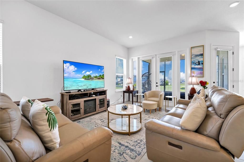 出租: $5,500 (5 贝兹, 4 浴室, 3743 平方英尺)