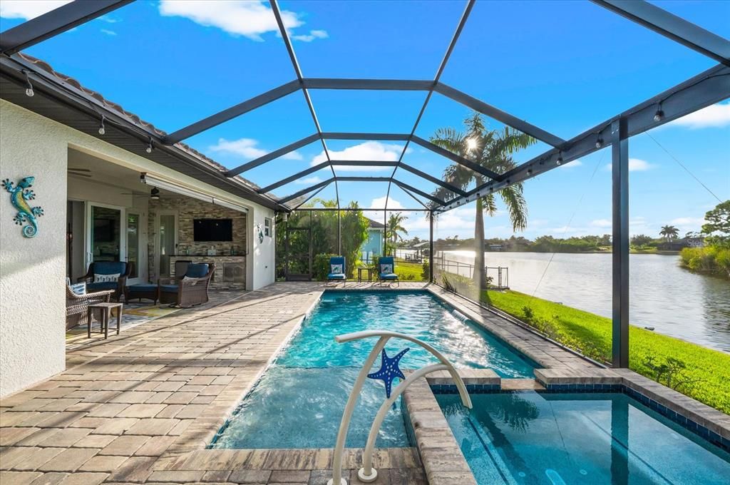 En Venta: $924,900 (3 camas, 3 baños, 2253 Pies cuadrados)