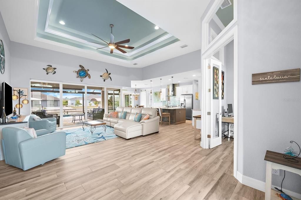 En Venta: $924,900 (3 camas, 3 baños, 2253 Pies cuadrados)