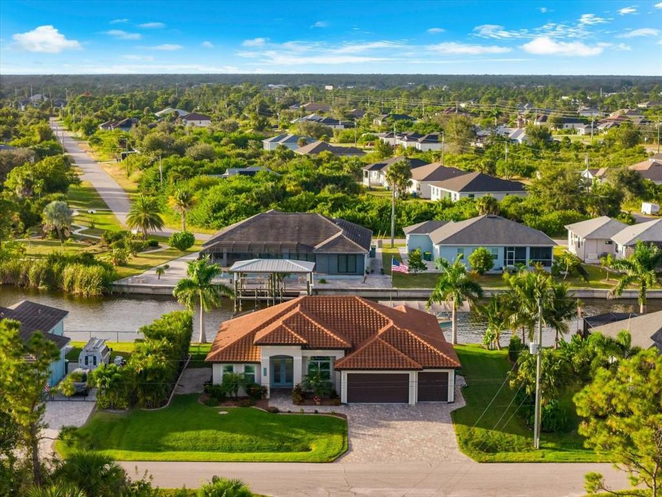 En Venta: $924,900 (3 camas, 3 baños, 2253 Pies cuadrados)