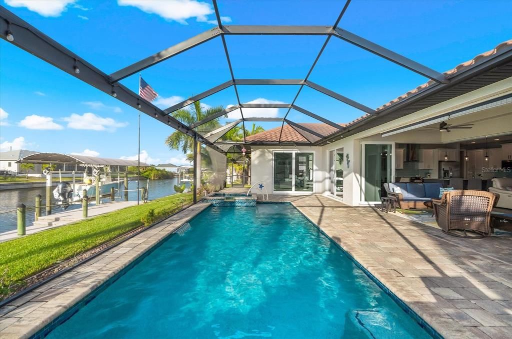 En Venta: $924,900 (3 camas, 3 baños, 2253 Pies cuadrados)