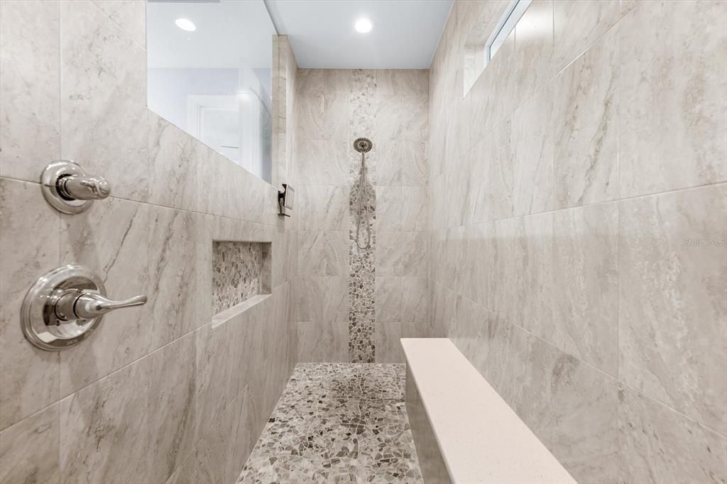 En Venta: $924,900 (3 camas, 3 baños, 2253 Pies cuadrados)