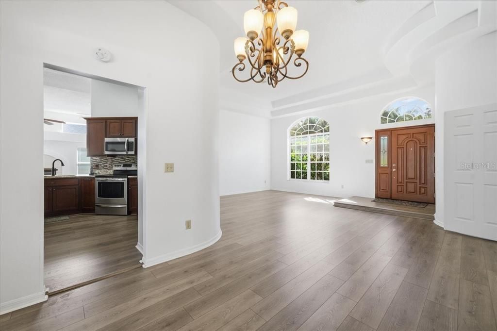 En Venta: $550,000 (4 camas, 2 baños, 2136 Pies cuadrados)