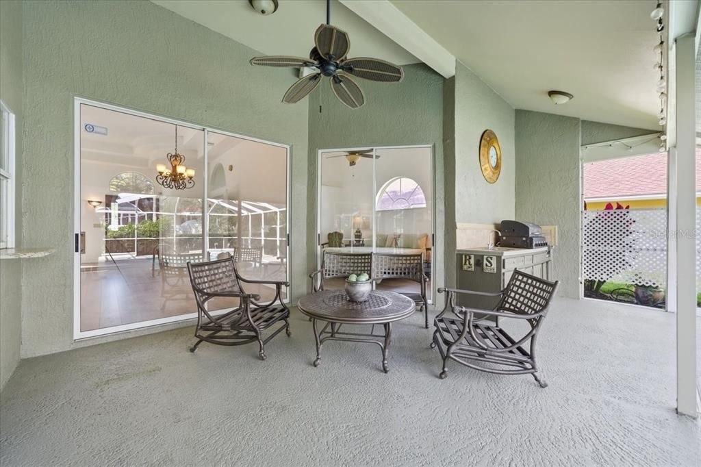 En Venta: $550,000 (4 camas, 2 baños, 2136 Pies cuadrados)