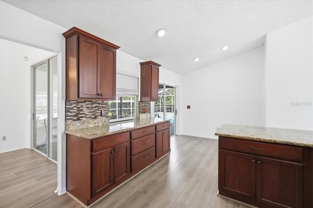 En Venta: $550,000 (4 camas, 2 baños, 2136 Pies cuadrados)