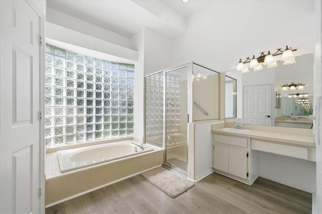 En Venta: $550,000 (4 camas, 2 baños, 2136 Pies cuadrados)