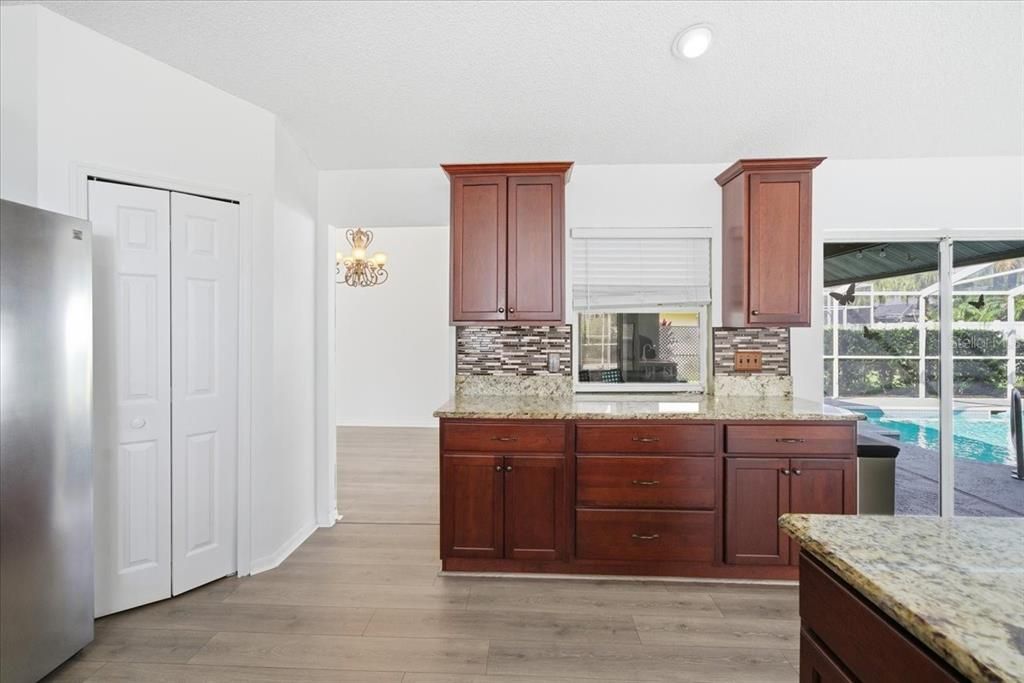 En Venta: $550,000 (4 camas, 2 baños, 2136 Pies cuadrados)