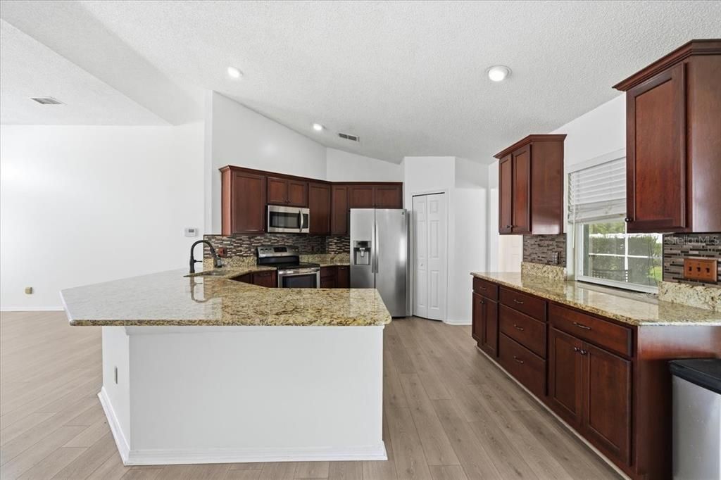 En Venta: $550,000 (4 camas, 2 baños, 2136 Pies cuadrados)