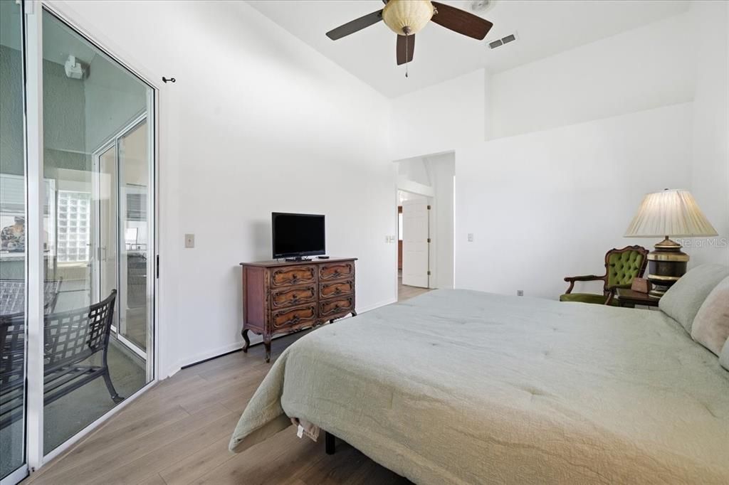 En Venta: $550,000 (4 camas, 2 baños, 2136 Pies cuadrados)