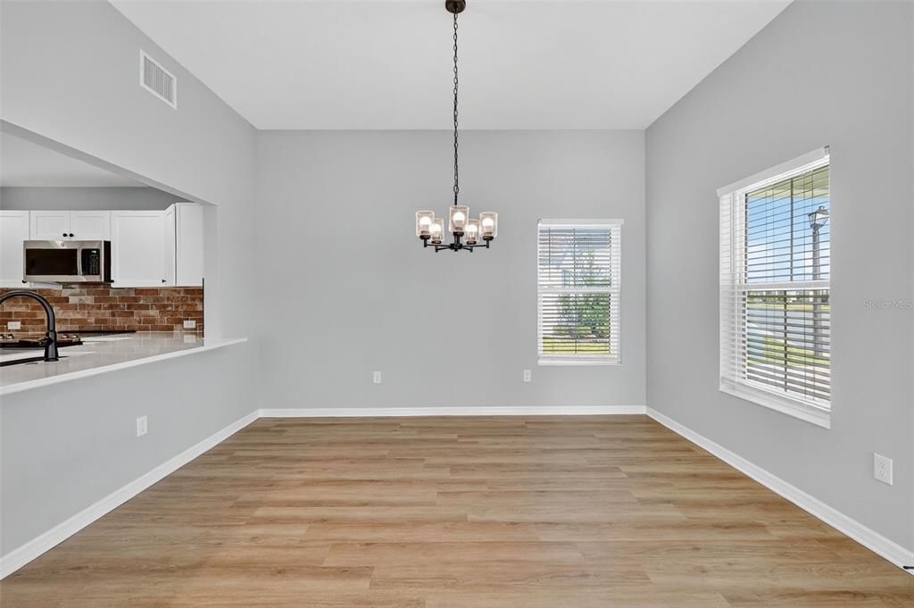 待售: $599,000 (4 贝兹, 3 浴室, 2156 平方英尺)